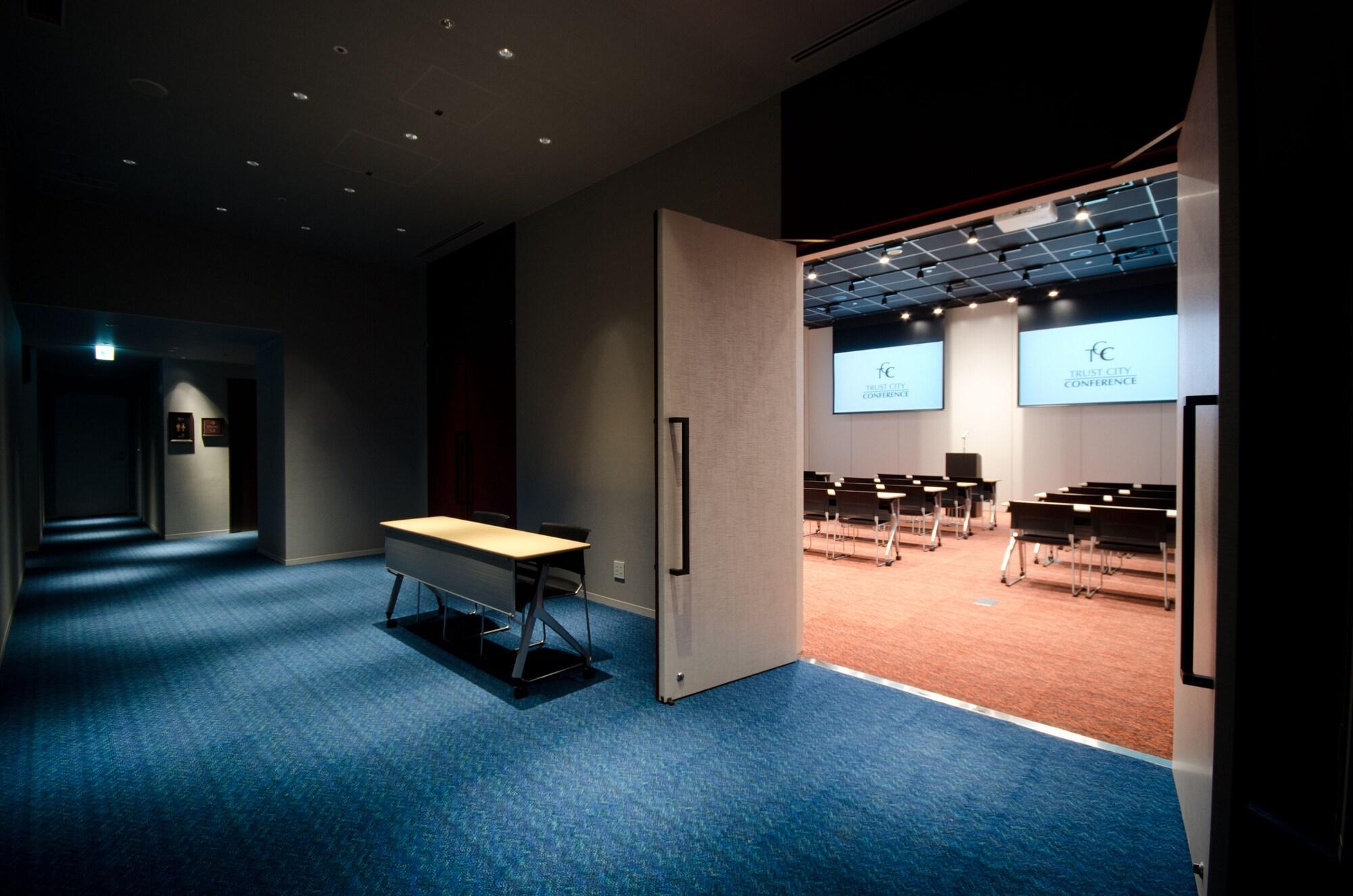 Courtyard By Marriott Tokyo Station Hotell Exteriör bild